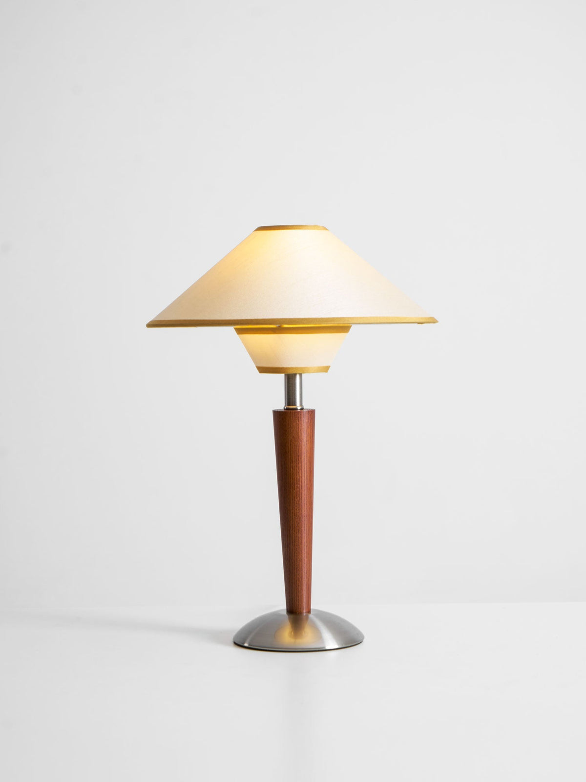Talonwood Table Lamp — ∅11.8″ × H17.3″, Tan And Walnut Variant