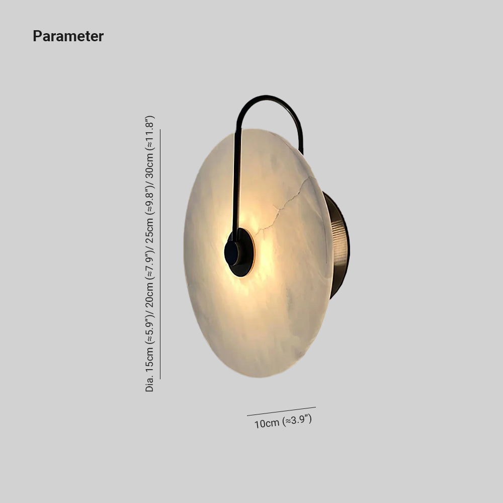 Kristy LED-vägglampa i alabaster — runt snöflingemönster, smal svart arm