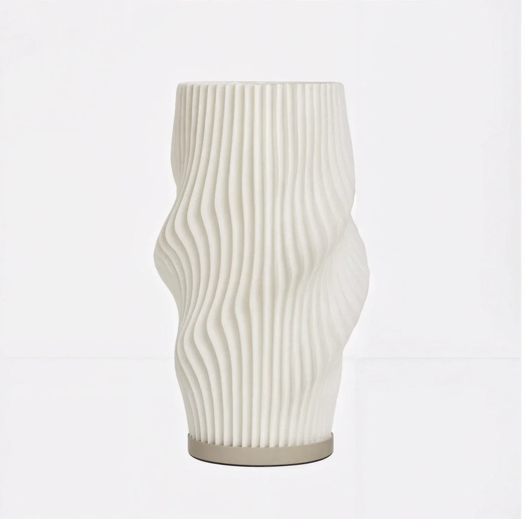 Lampe de table Velo à LED avec forme sculpturale et lumière chaude