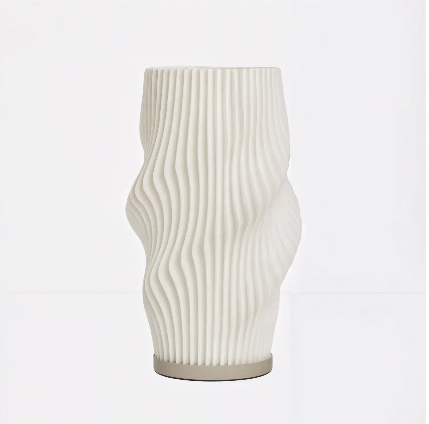 Lampada da tavolo Velo a LED con forma scultorea e luce calda