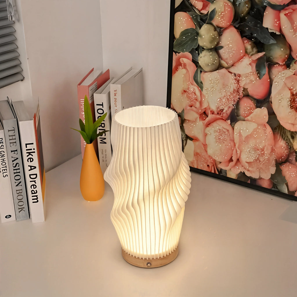 Lampe de table Velo à LED avec forme sculpturale et lumière chaude