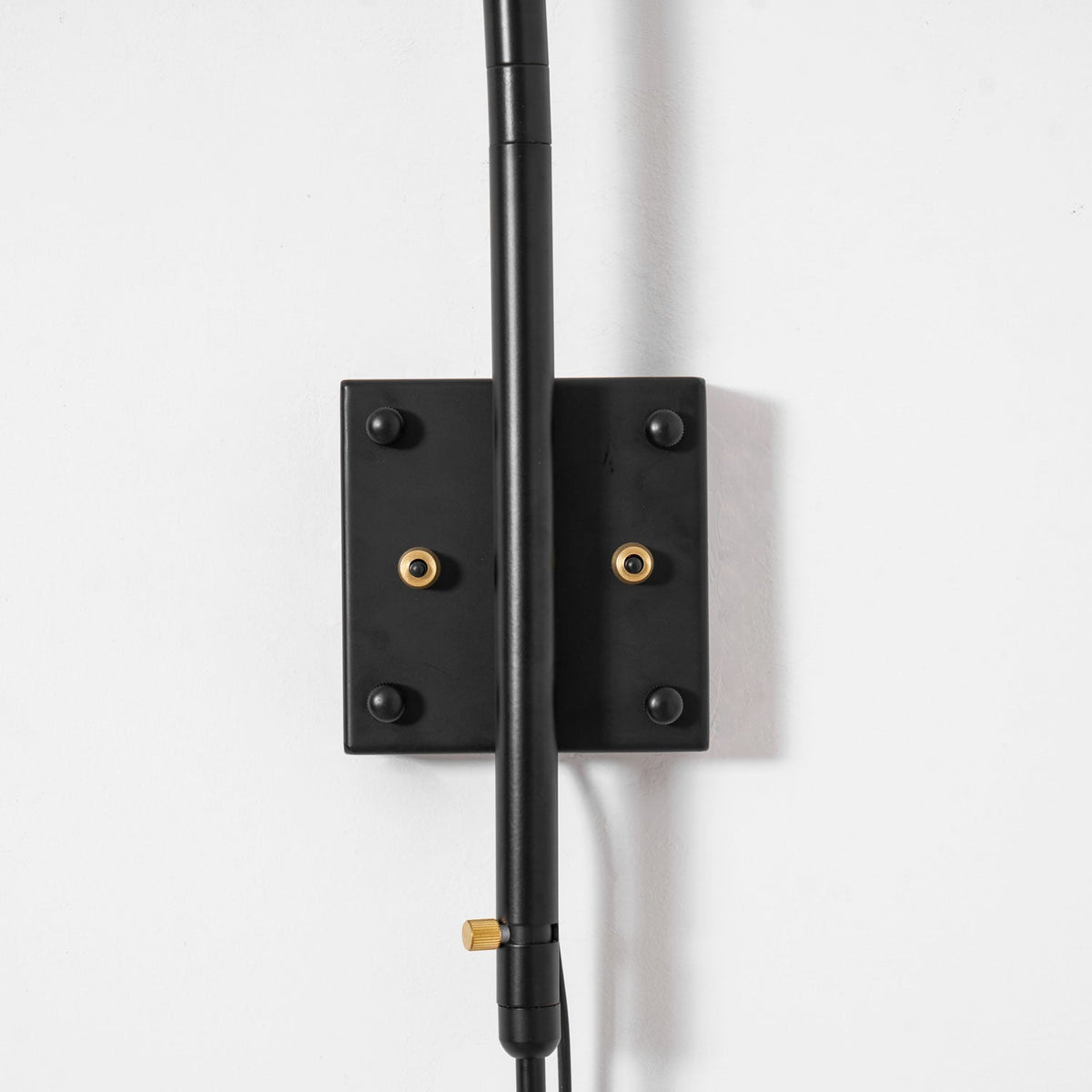 One-Arm Wall Sconce — 47″ Reach, Sculpted Design
