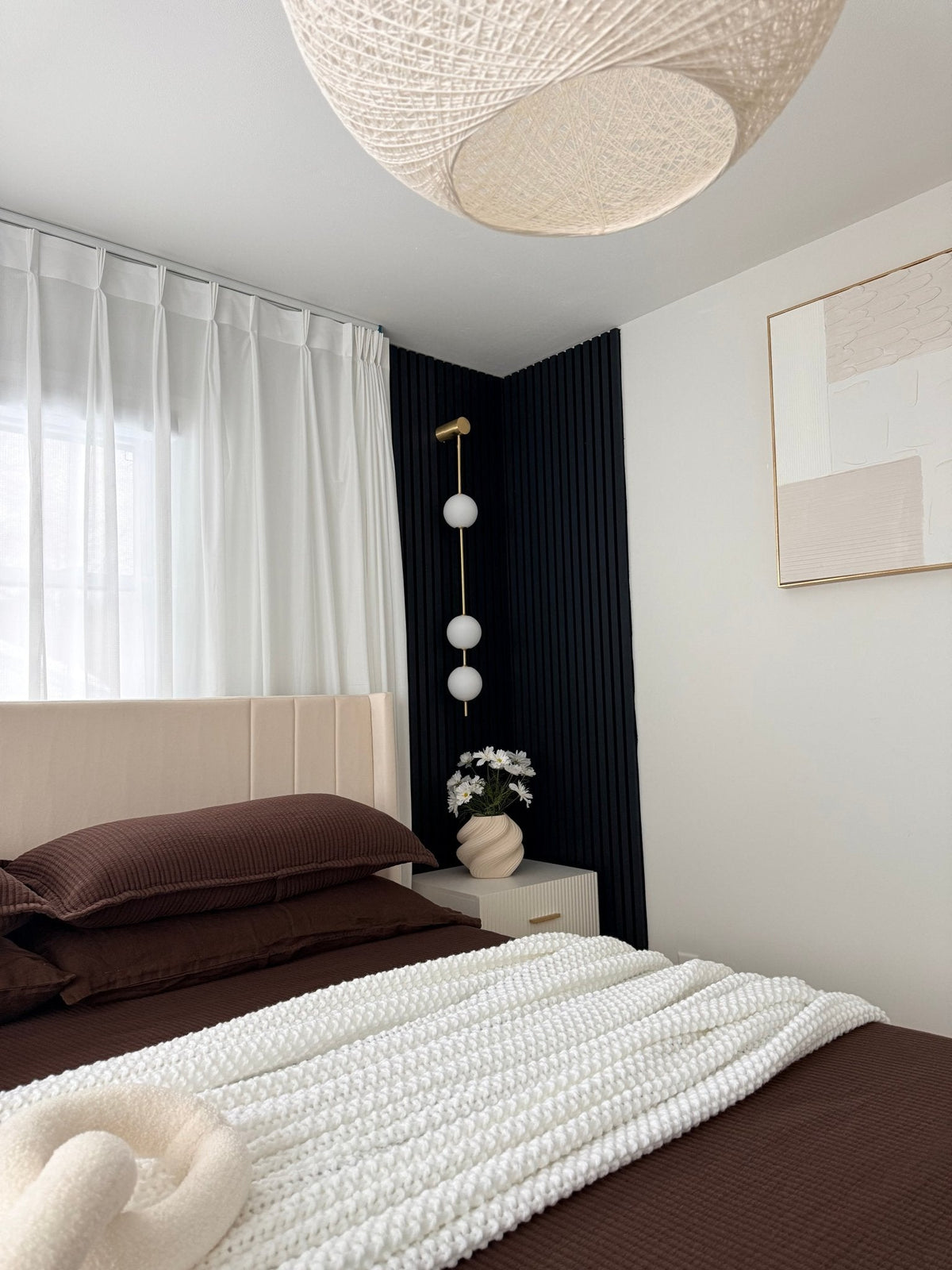 Vertical Balls Wall Lamp — Linear Sphere Chain