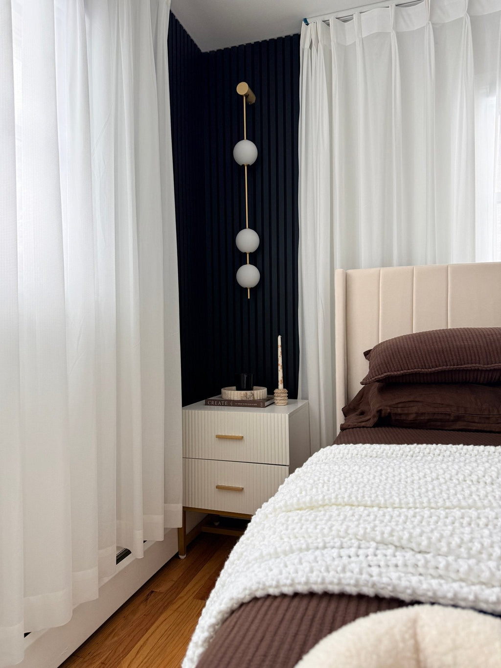Vertical Balls Wall Lamp — Linear Sphere Chain