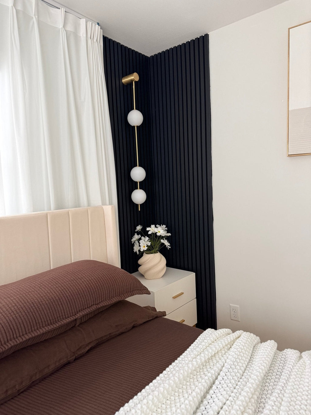Vertical Balls Wall Lamp — Linear Sphere Chain