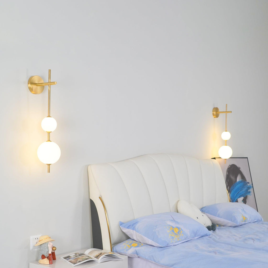 LumaOrbit | 垂直グローブ壁掛けライト | Orntli