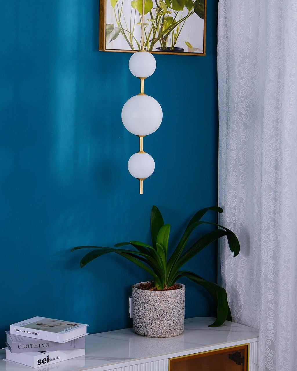 Vertical Globe Pendant Lamp — Stacked Sphere Design, Integrated Illumination, Ceiling Suspension