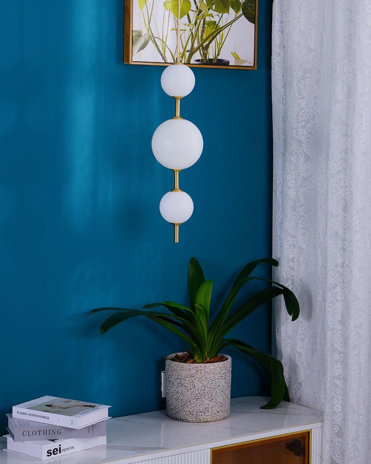 Vertical Globe Pendant Lamp — Stacked Sphere Design, Integrated Illumination, Ceiling Suspension
