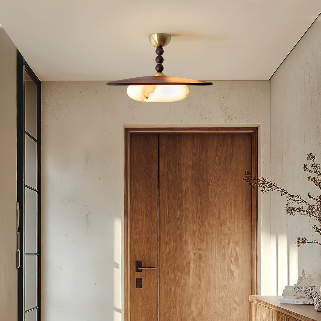 Lampa sufitowa Yeste — biały klosz z imitacji alabastru, oprawa w kolorze orzecha włoskiego