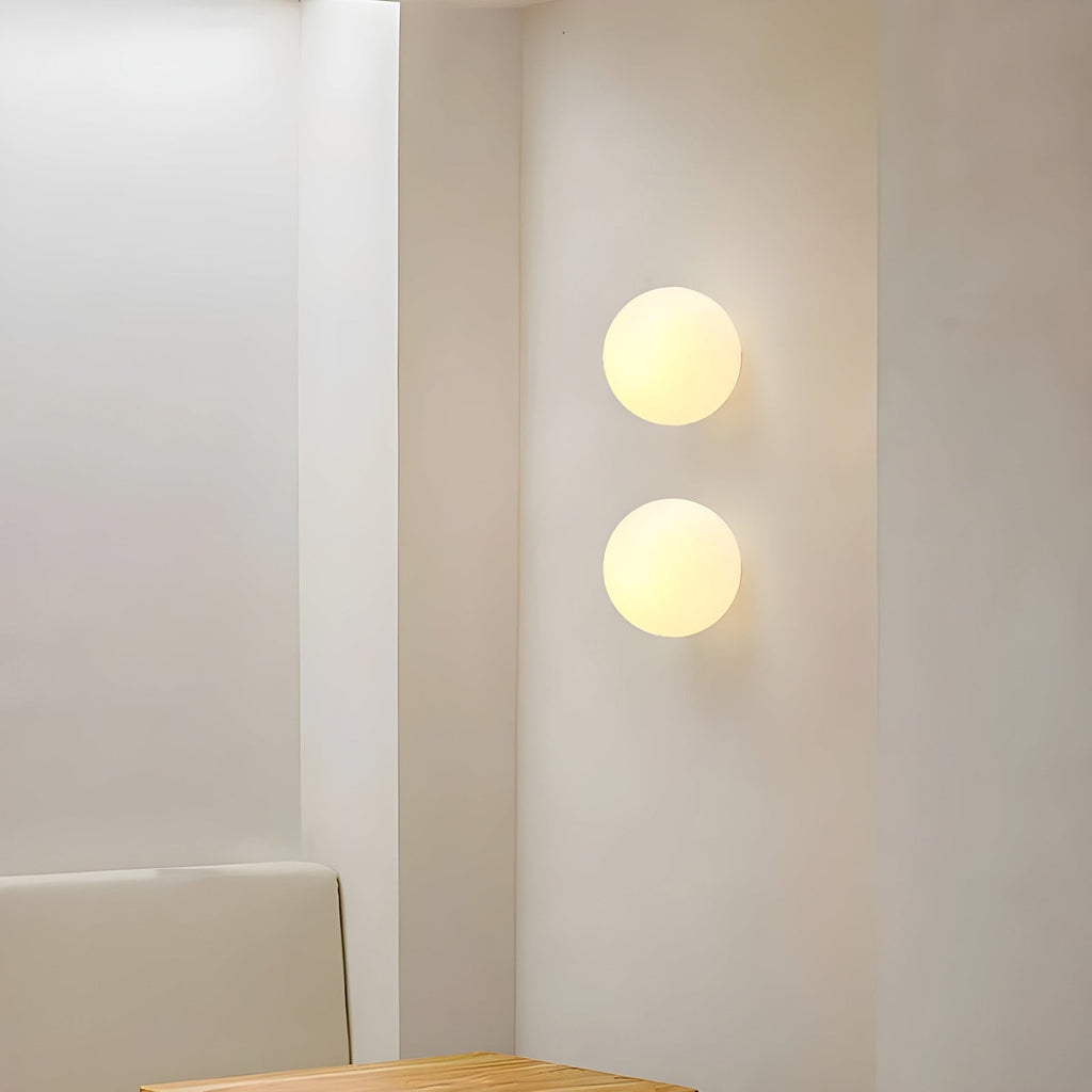 Moderní minimalistická skleněná nástěnná lampa Vimala — čistý design na stěnu