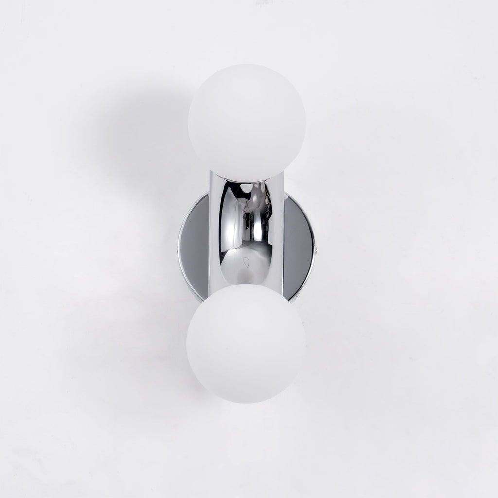 Wandleuchte Vine — Modulares Design mit zwei Glaskugeln