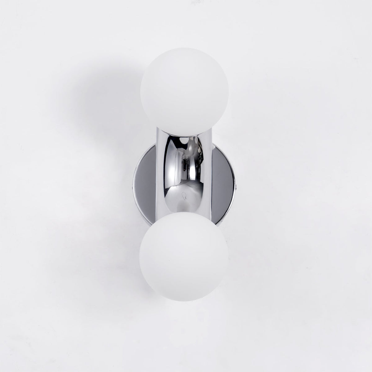 Wandleuchte Vine — Modulares Design mit zwei Glaskugeln