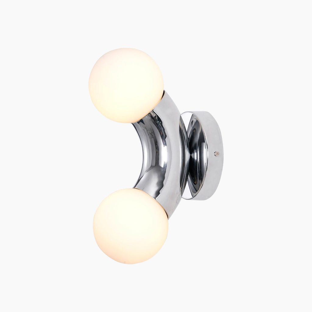 Wandleuchte Vine — Modulares Design mit zwei Glaskugeln