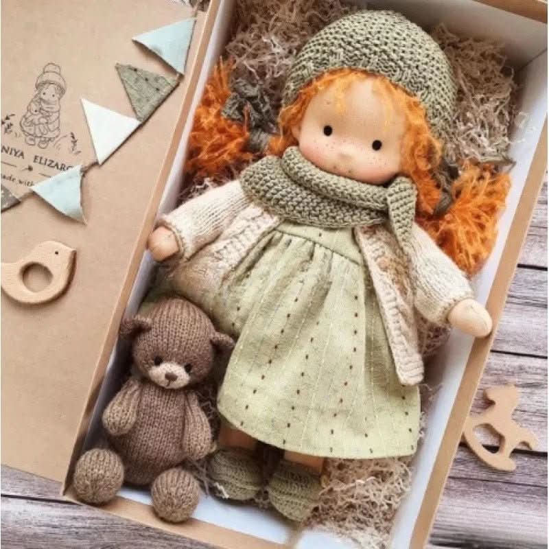Handgefertigte Waldorf-Baumwollpuppe für fantasievolles Spielen