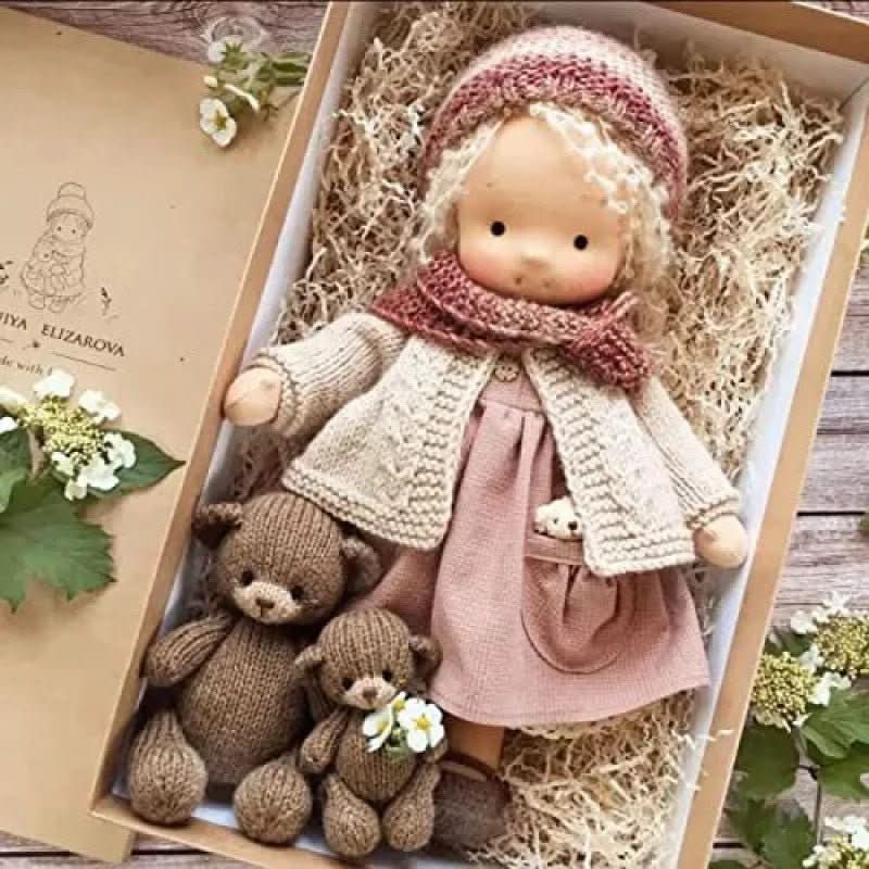 Handgefertigte Waldorf-Baumwollpuppe für fantasievolles Spielen