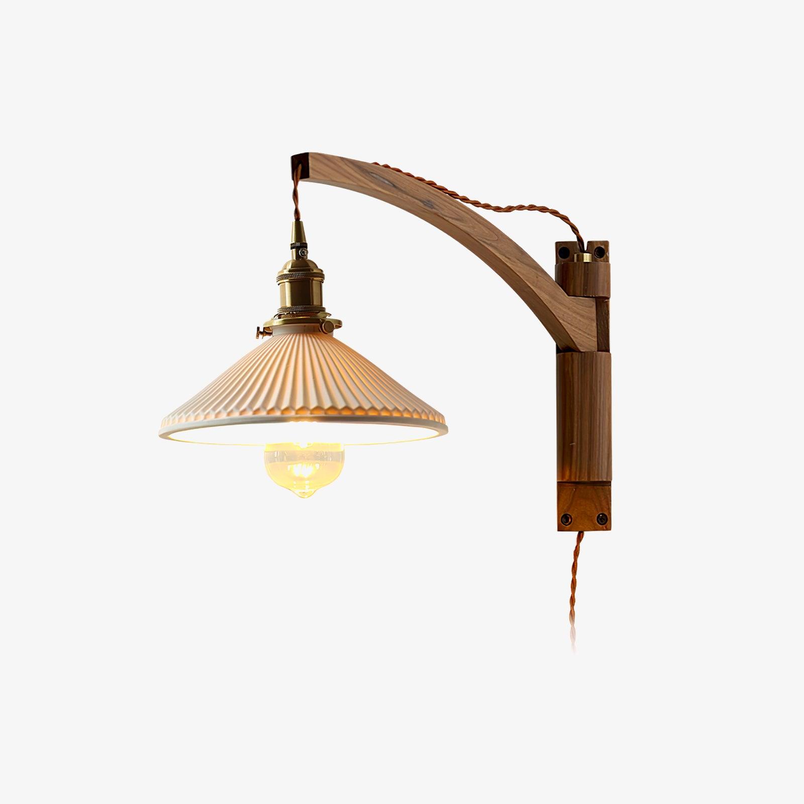 Nástěnná lampa s otočným ramenem — ořechové dřevo, nastavitelná, s plisovaným stínidlem