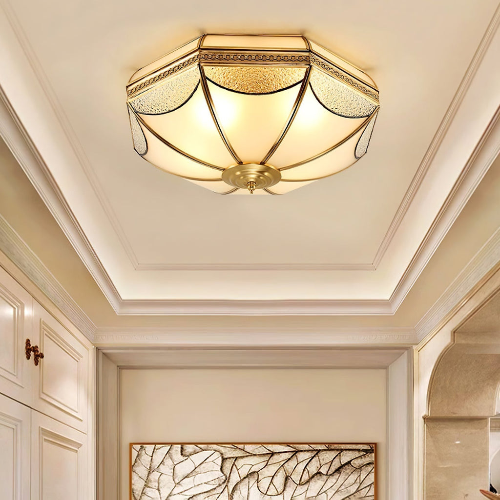 Lampada da soffitto a cupola Ellaeara in stile industriale — Struttura in ottone massiccio, diffusore in vetro