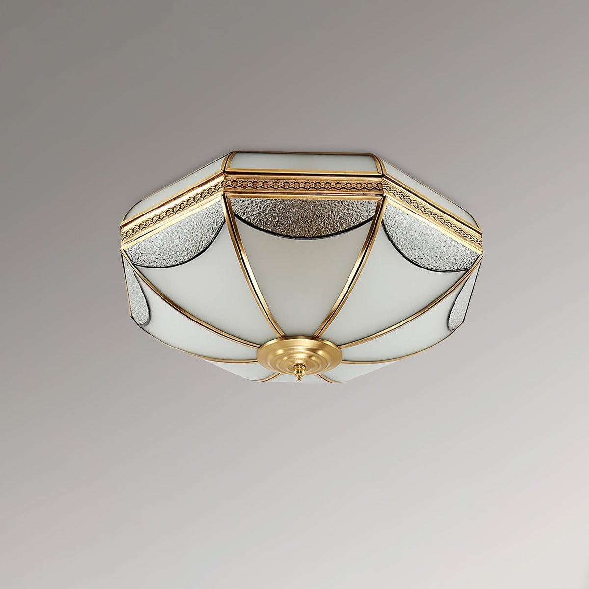 Lampada da soffitto a cupola Ellaeara in stile industriale — Struttura in ottone massiccio, diffusore in vetro