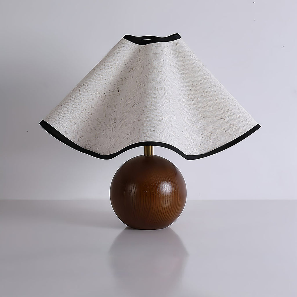 Lampada da tavolo Wavecrest con curva drappeggiata
