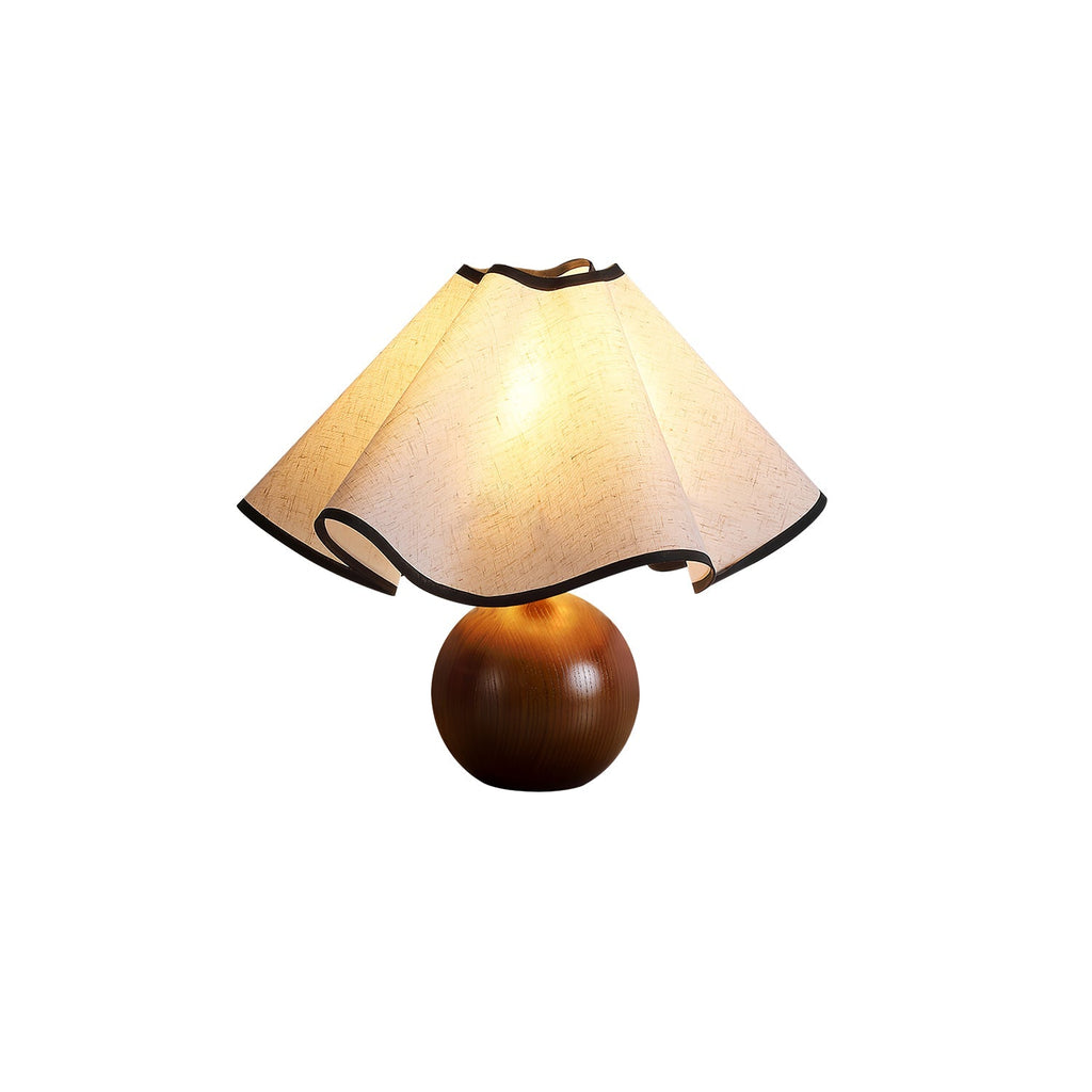 Lampada da tavolo Wavecrest con curva drappeggiata