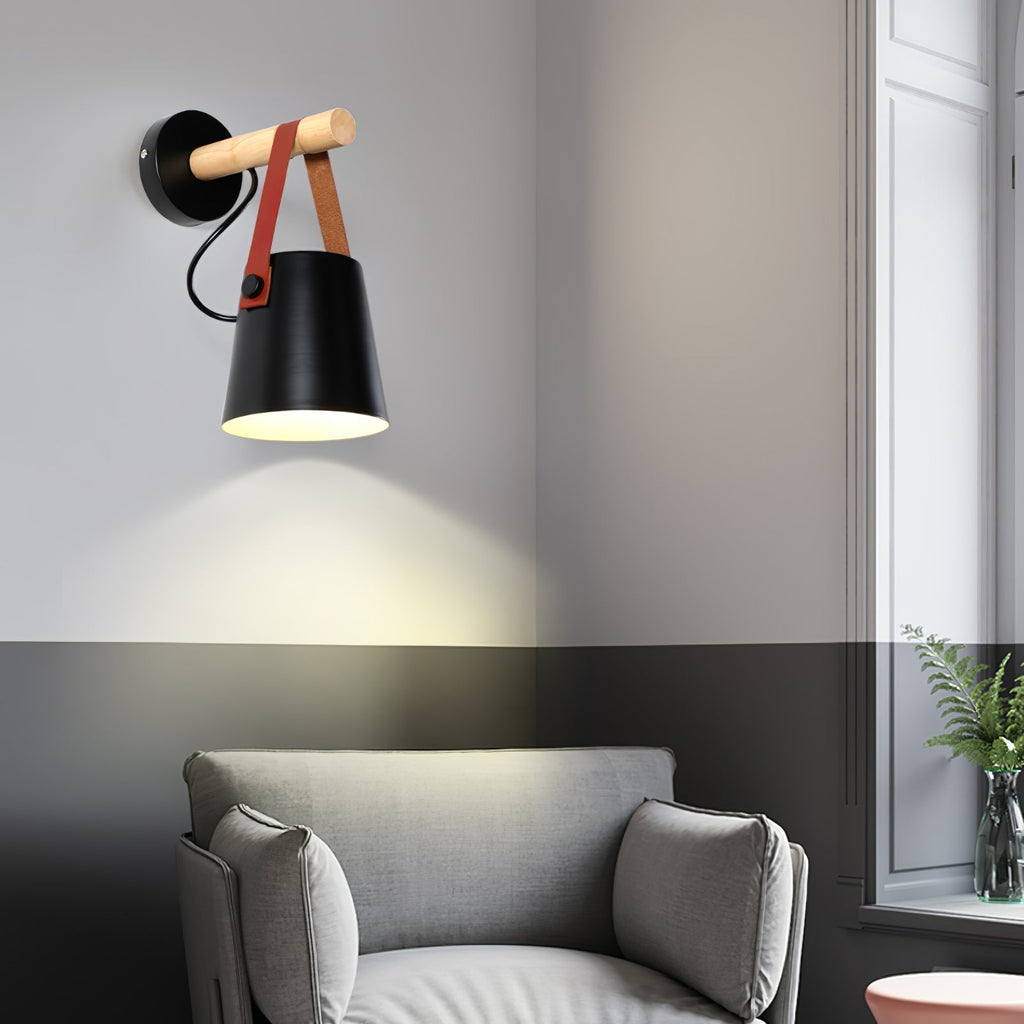 Moderne konisk væglampe — design i naturligt træ
