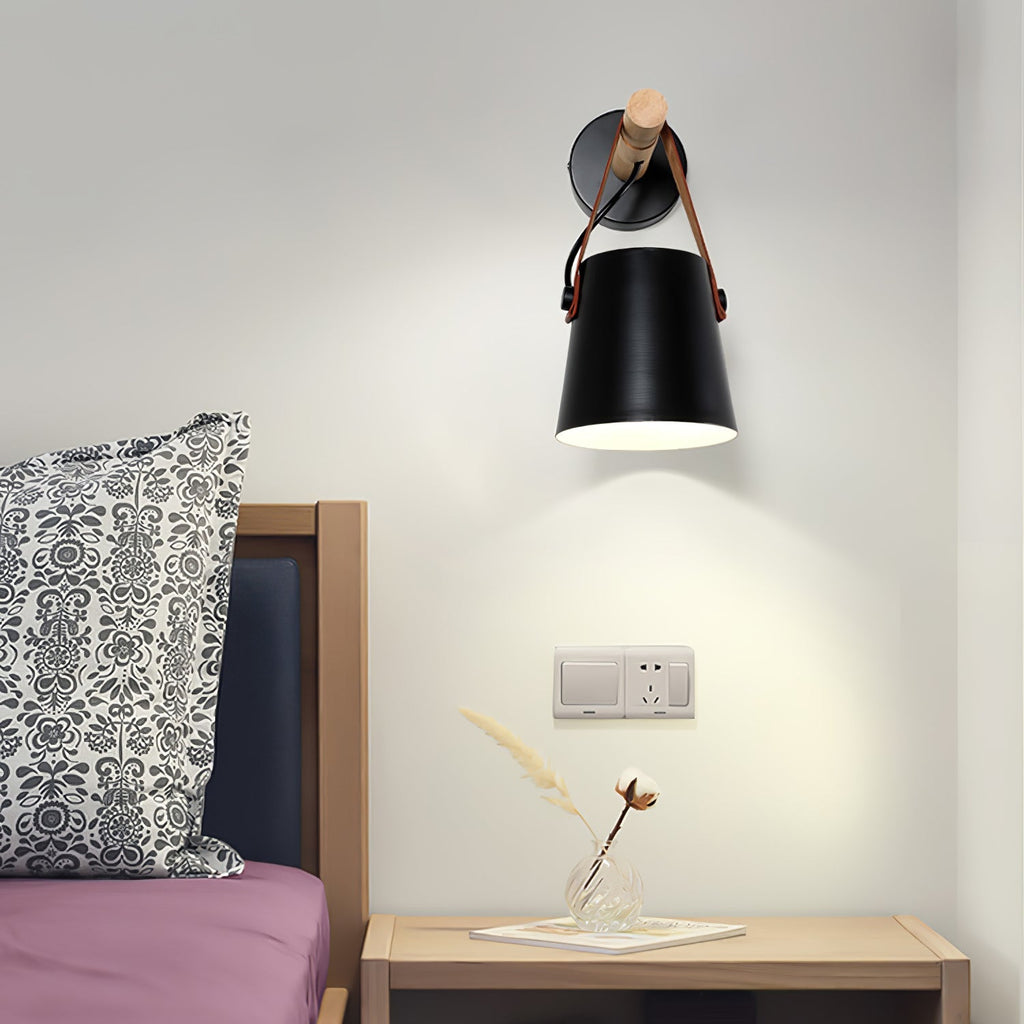 Moderne konisk væglampe — design i naturligt træ