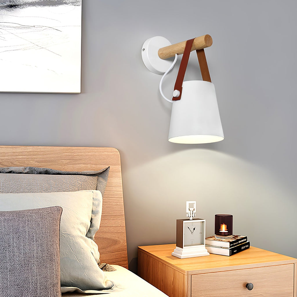Moderne konisk væglampe — design i naturligt træ