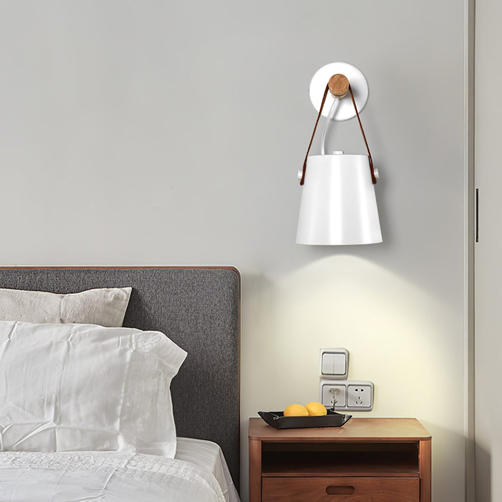 Moderne konisk væglampe — design i naturligt træ