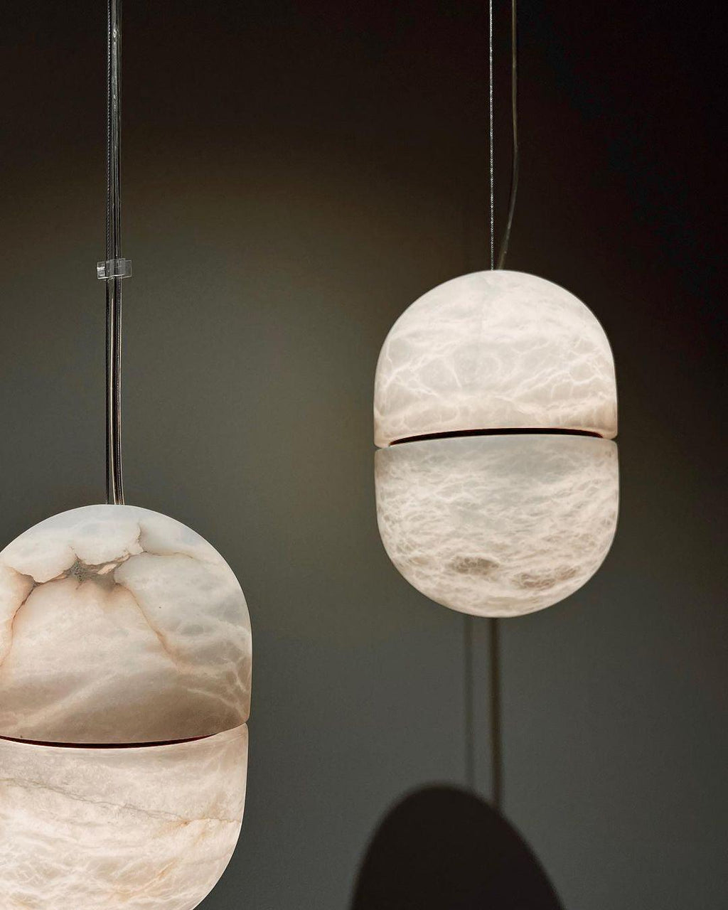 Lampada da soffitto a sospensione YUM in alabastro elegante