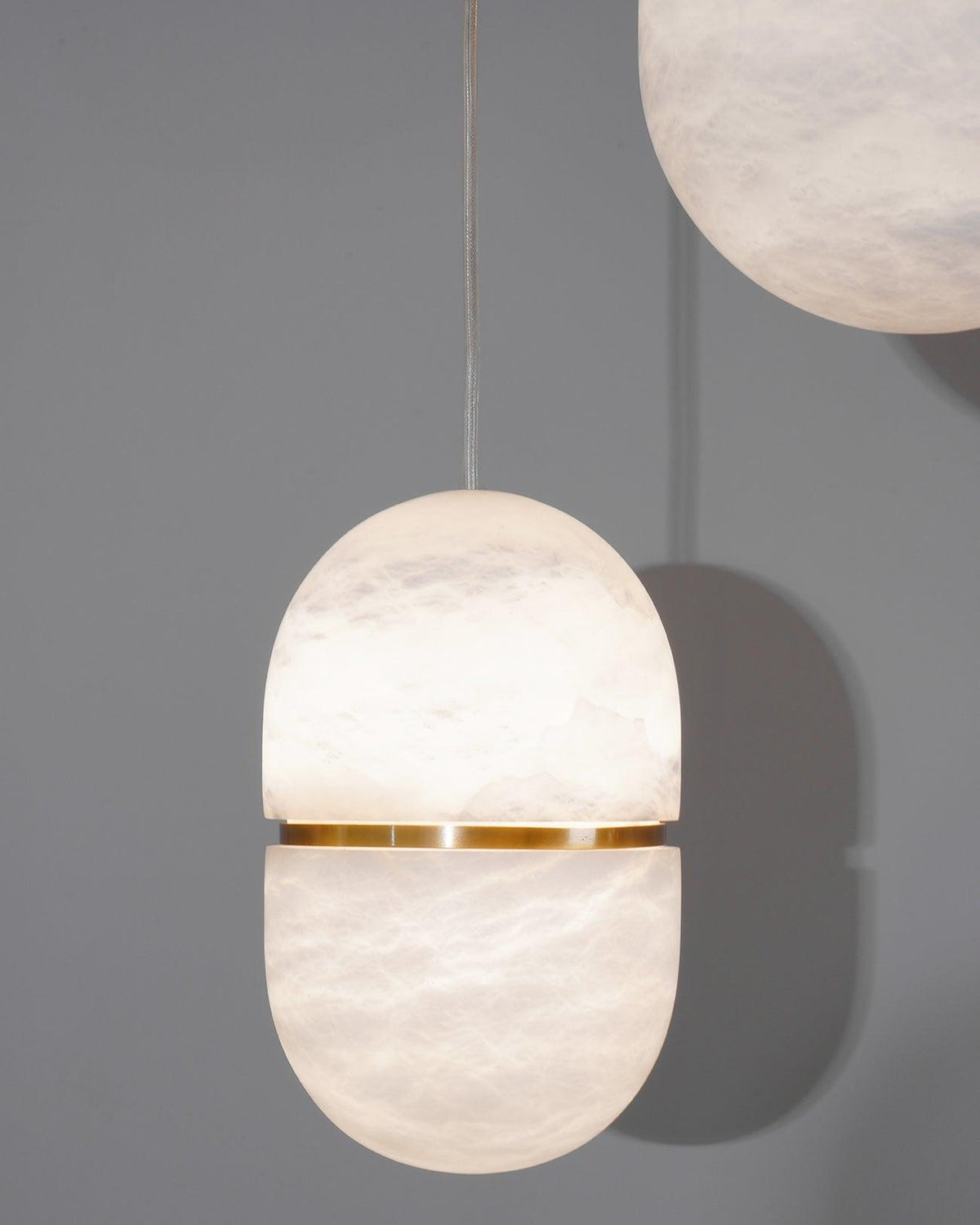 Lampada da soffitto a sospensione YUM in alabastro elegante