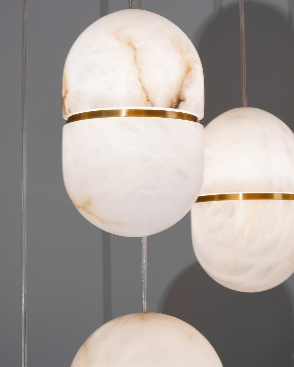 Lampada da soffitto a sospensione YUM in alabastro elegante
