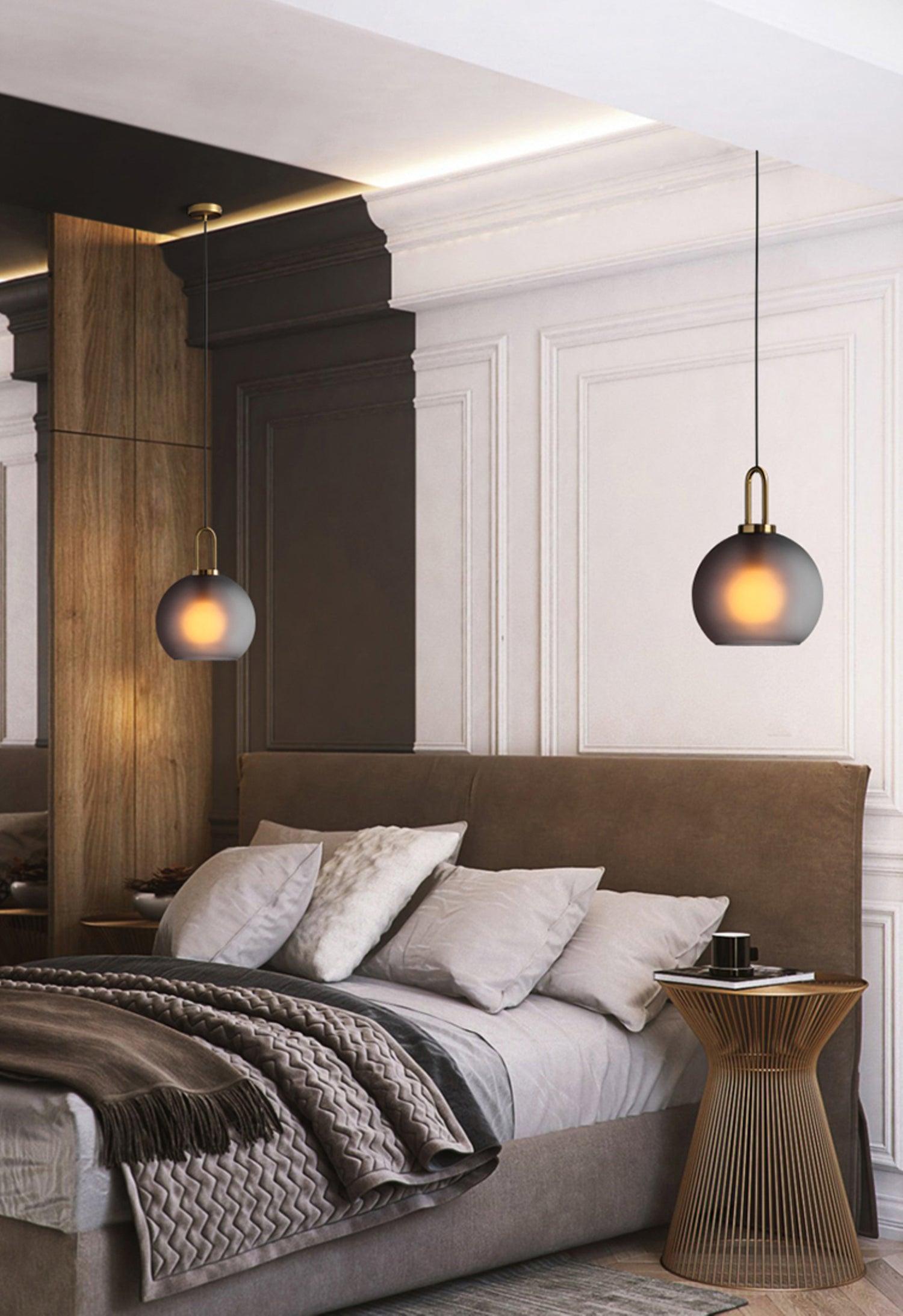 Pendellampe i glas med swag-ledning