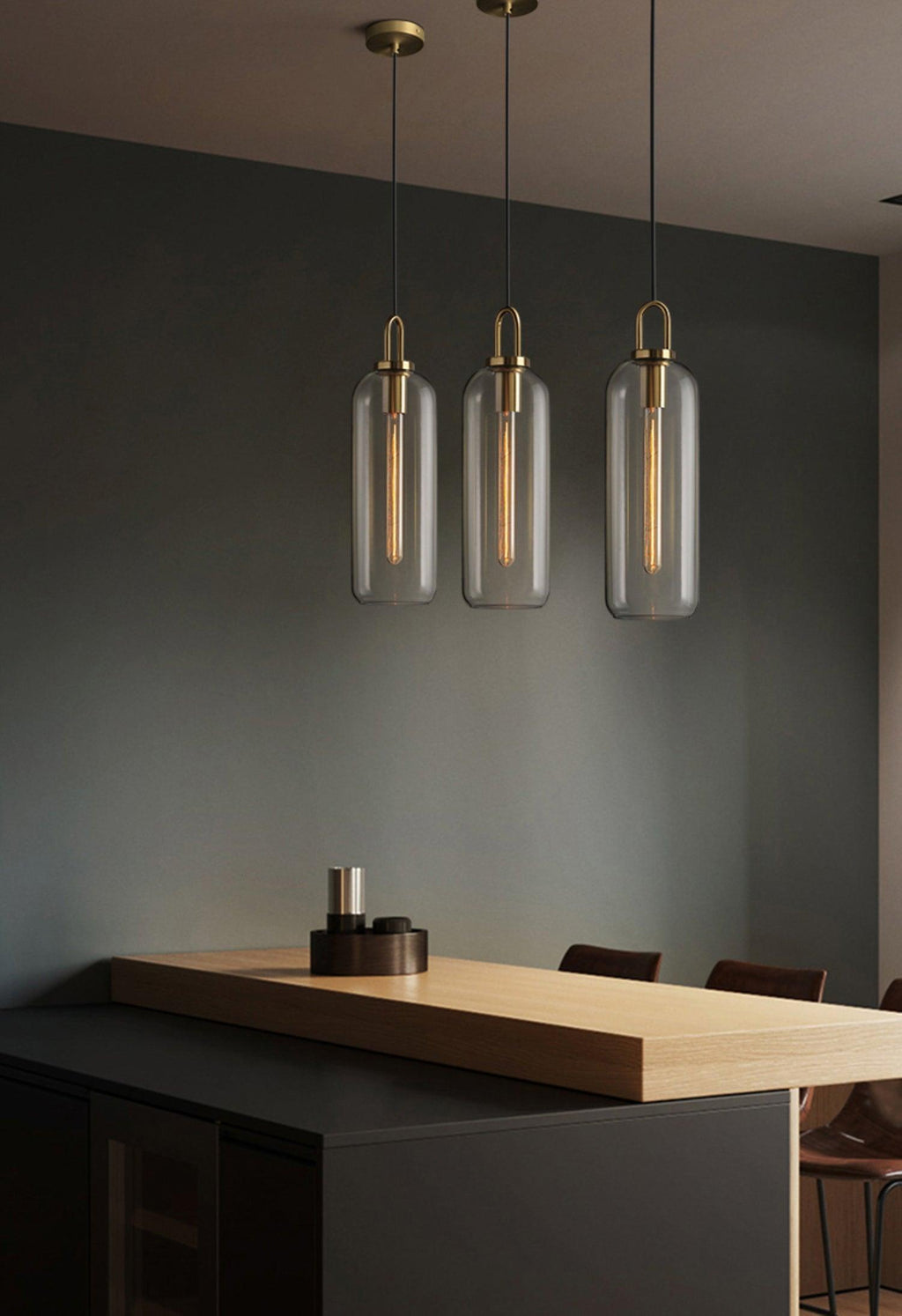 Pendellampe i glas med swag-ledning