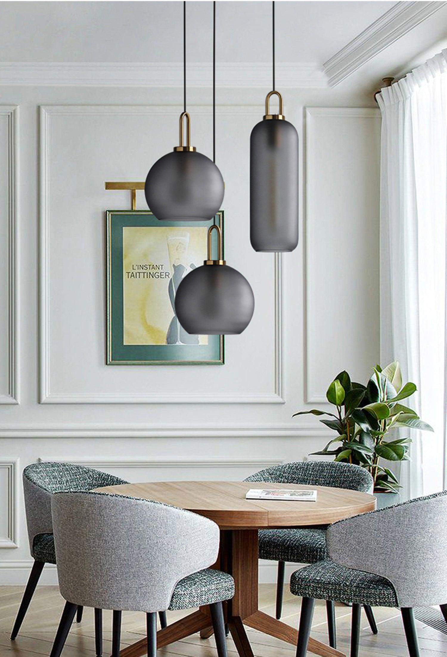 Pendellampe i glas med swag-ledning
