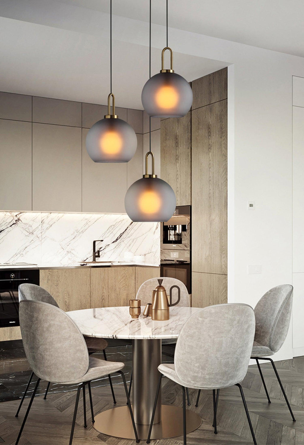 Pendellampe i glas med swag-ledning