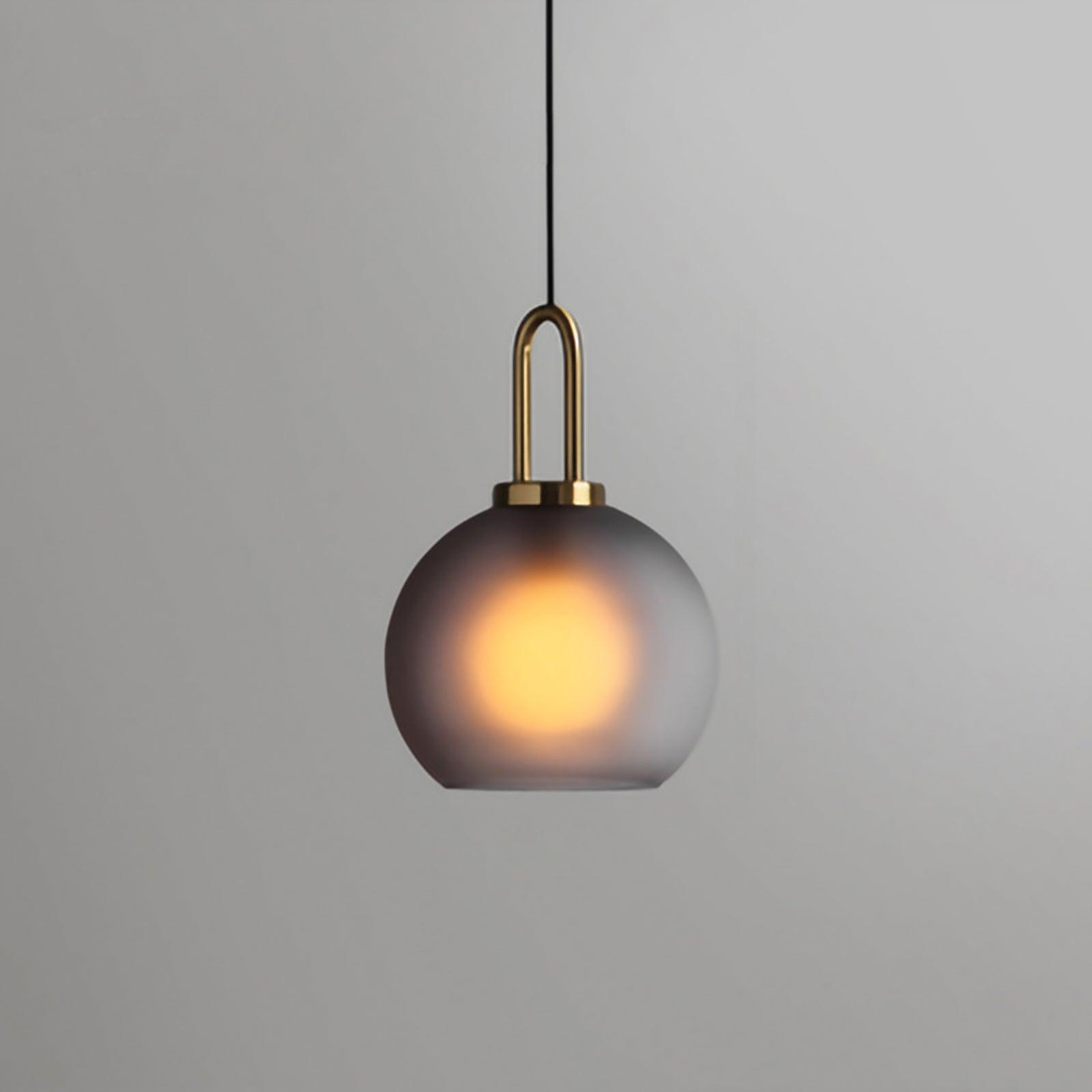 Pendellampe i glas med swag-ledning