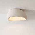 Lampada da soffitto minimalista in resina CalmGlow per ambienti tranquilli, con illuminazione morbida e uniforme