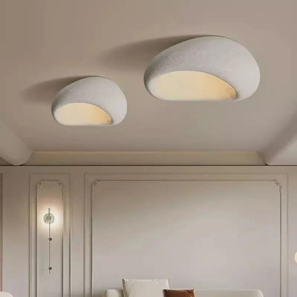 Lampada da soffitto minimalista in resina CalmGlow per ambienti tranquilli, con illuminazione morbida e uniforme