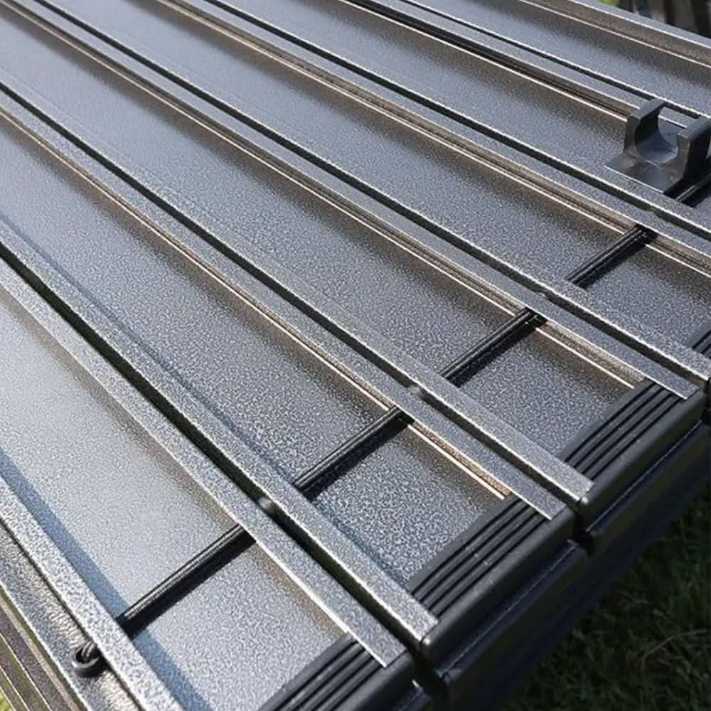 Skládací kempingový stůl TrailNest pro táborníky s rámem ve tvaru X a žáruvzdorným povrchem