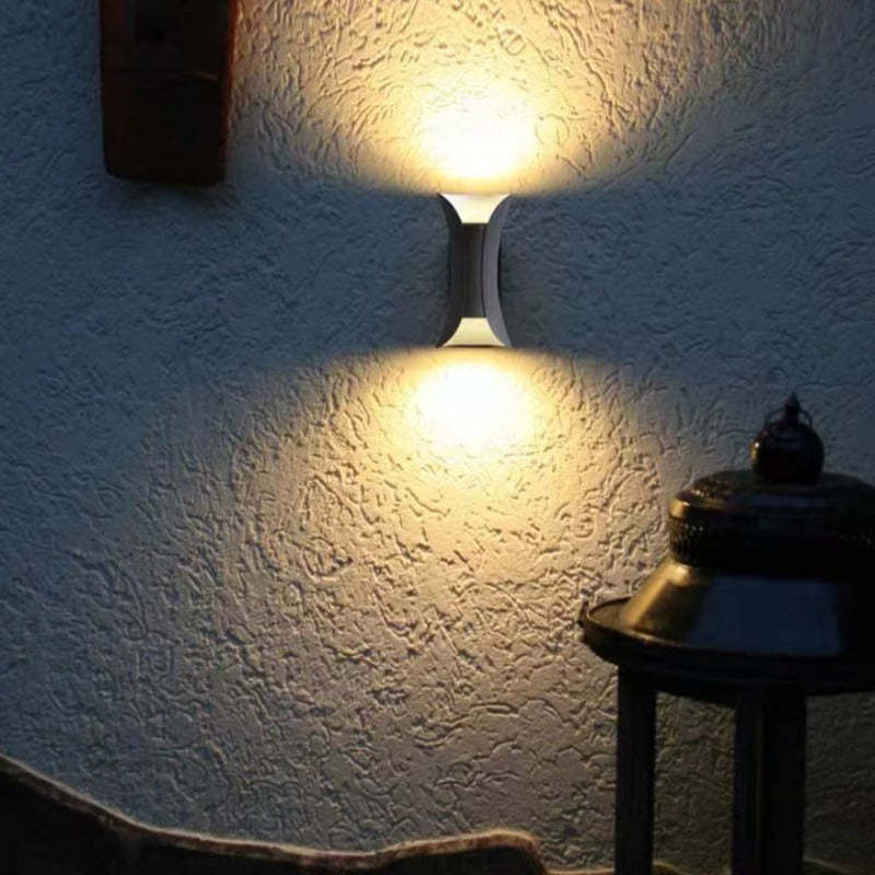 Zeitgemäße LED-Außenwandleuchte Ray — Für den Außenbereich geeignet