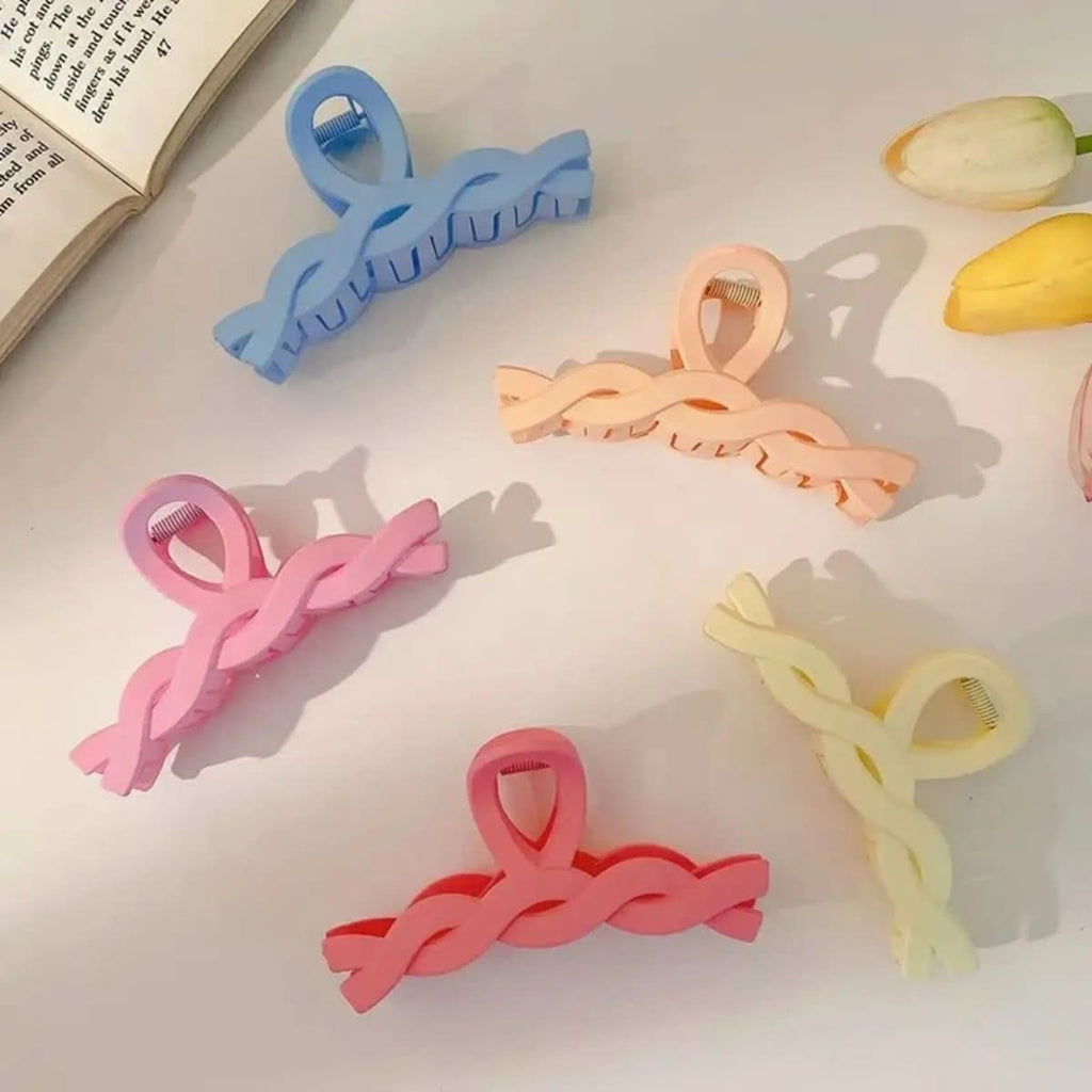 LumiLock Elegant Hair Clip With Strong Hold For All Hair Types