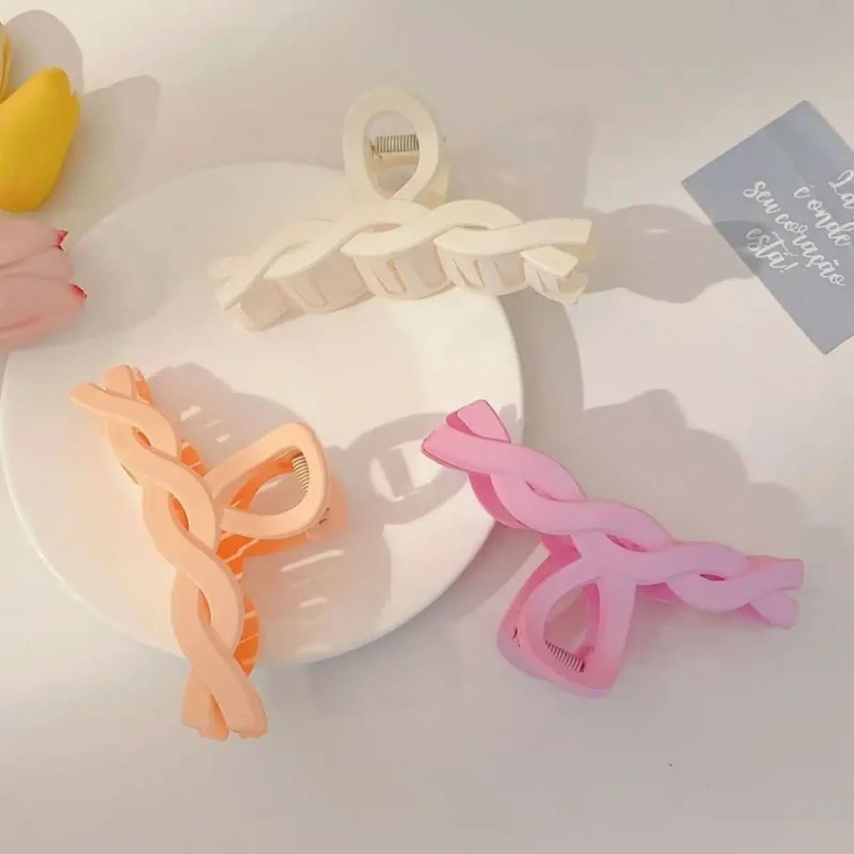 LumiLock Elegant Hair Clip With Strong Hold For All Hair Types