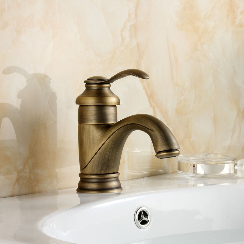Grifo mezclador para lavabo de baño Arcline en latón antiguo