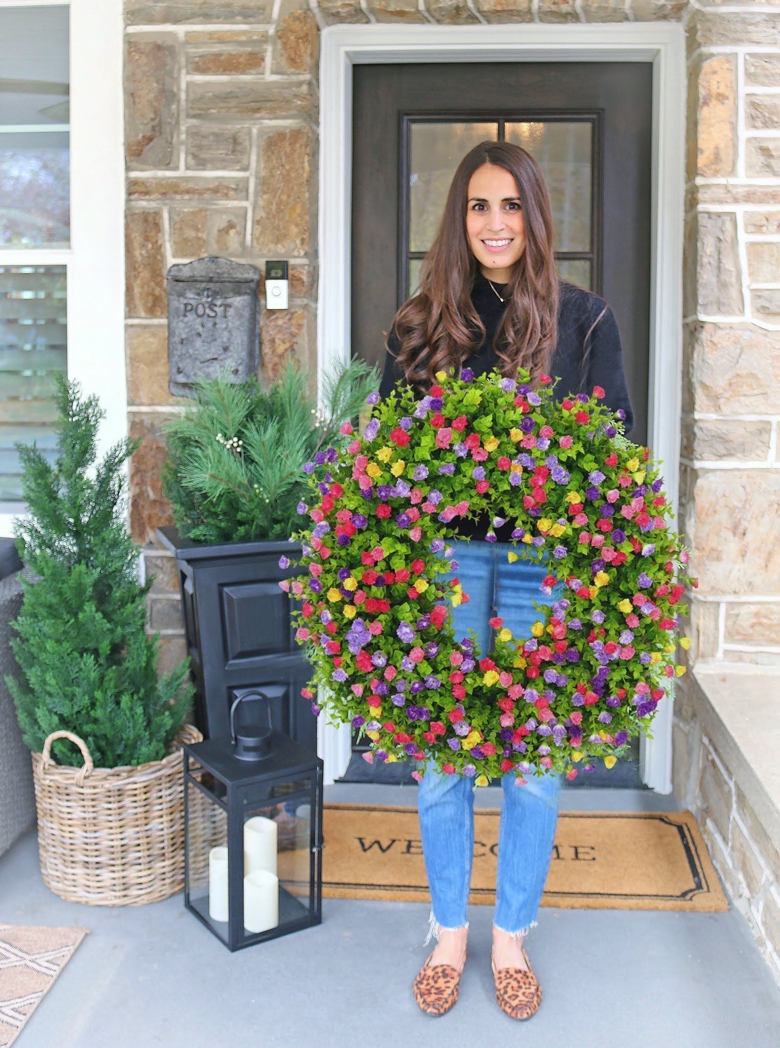 MeadowAura BloomWreath Ghirlanda Primaverile ed Estiva per Porta d'Ingresso con Accento Floreale e Rami di Vite