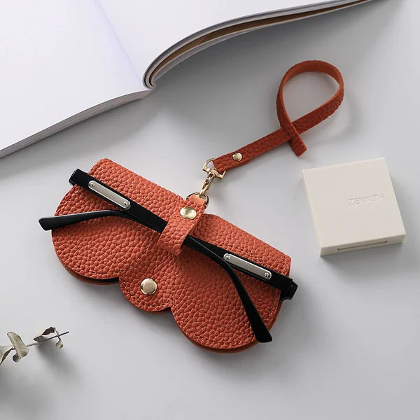 Custodia per occhiali da sole in pelle morbida NovaGuard ShadeShield