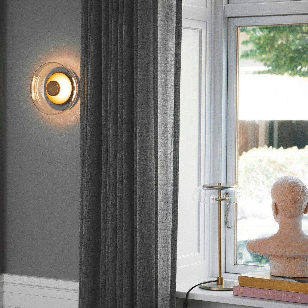 Stolní lampa Solara — zapojení do zásuvky s vypínačem