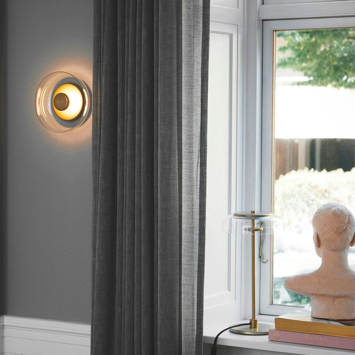 Stolní lampa Solara — zapojení do zásuvky s vypínačem