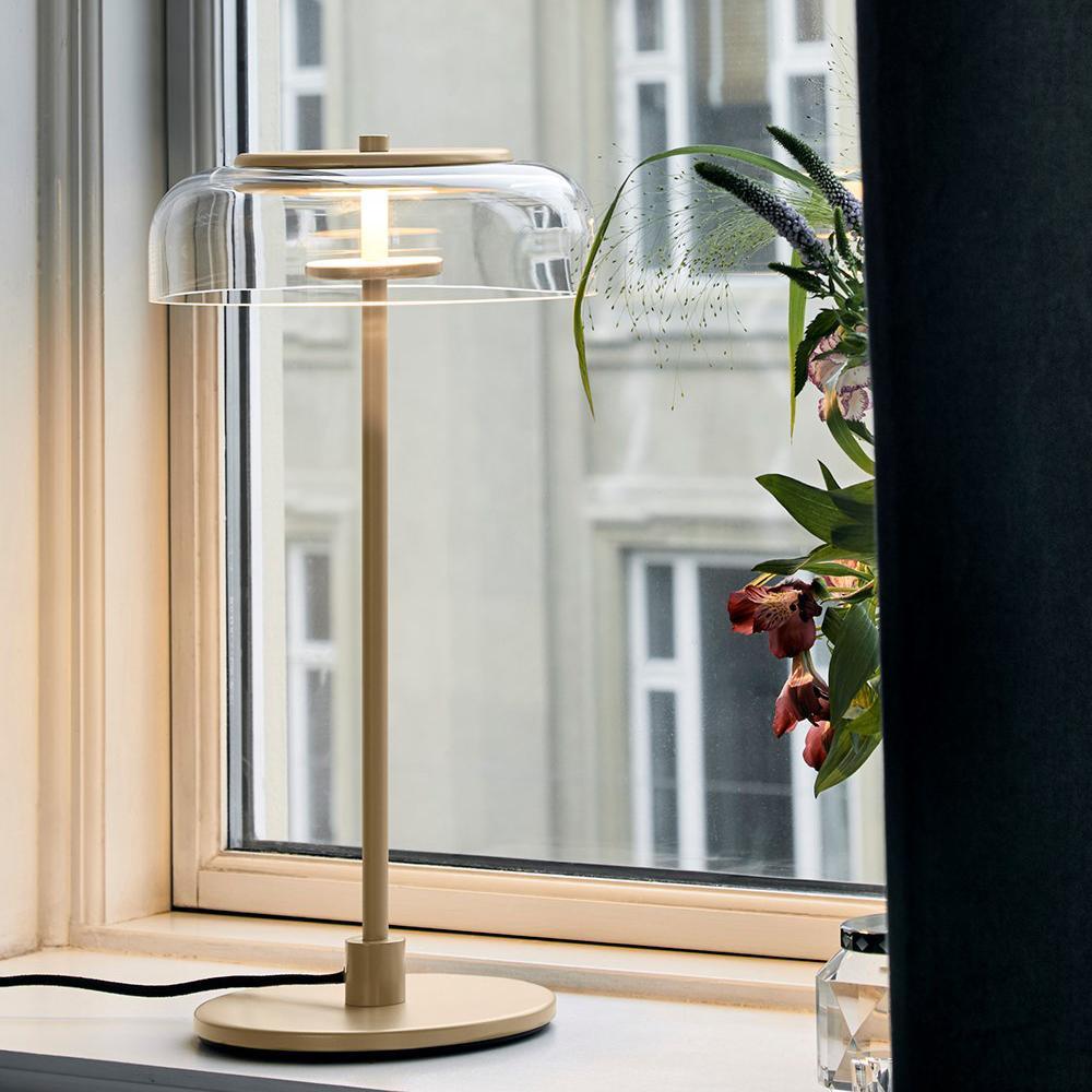 Stolní lampa Solara — zapojení do zásuvky s vypínačem