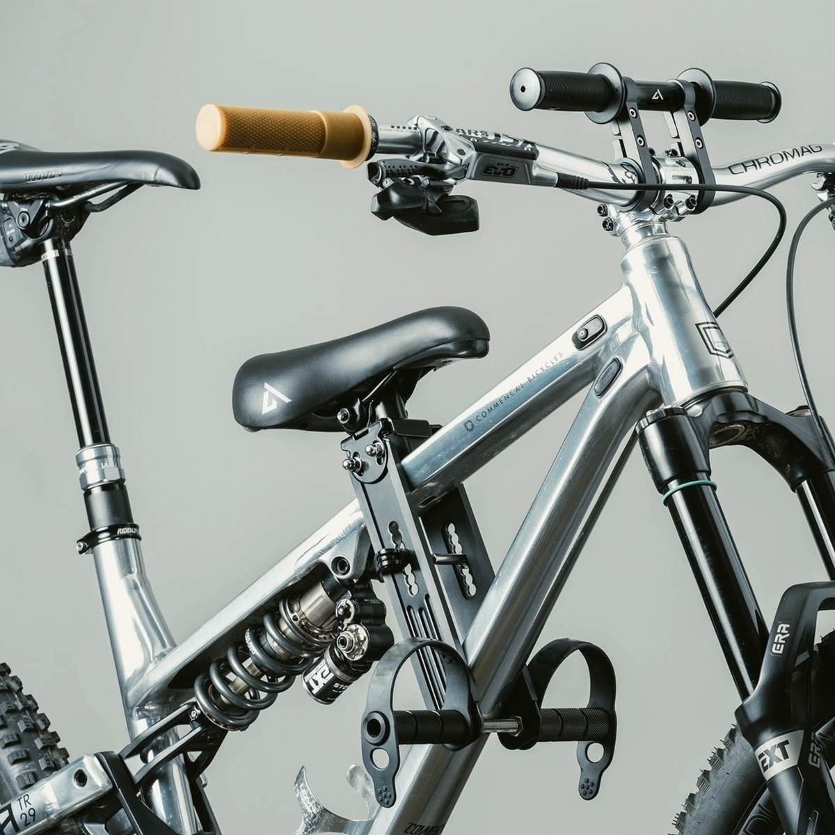 前乗せチャイルド自転車シート – 1.5～8歳、最大32 kg、調節可能なフットレスト