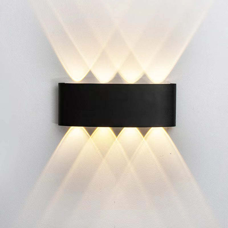 Obdélníková kovová venkovní nástěnná lampa Tronix - černo-bílý vlnový design, krytí IP65